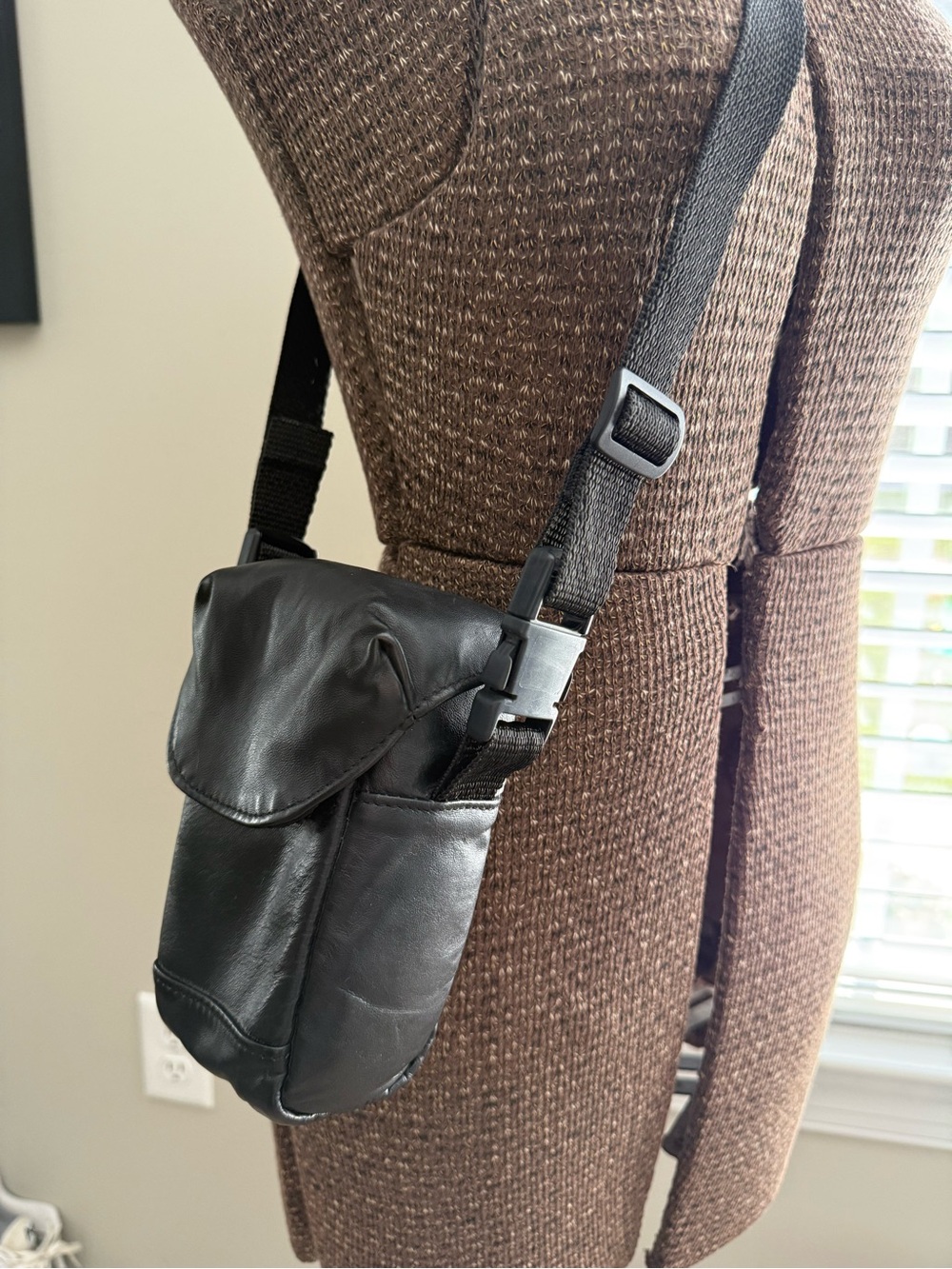 Black Leather Crossbody Pouch Bag - Men